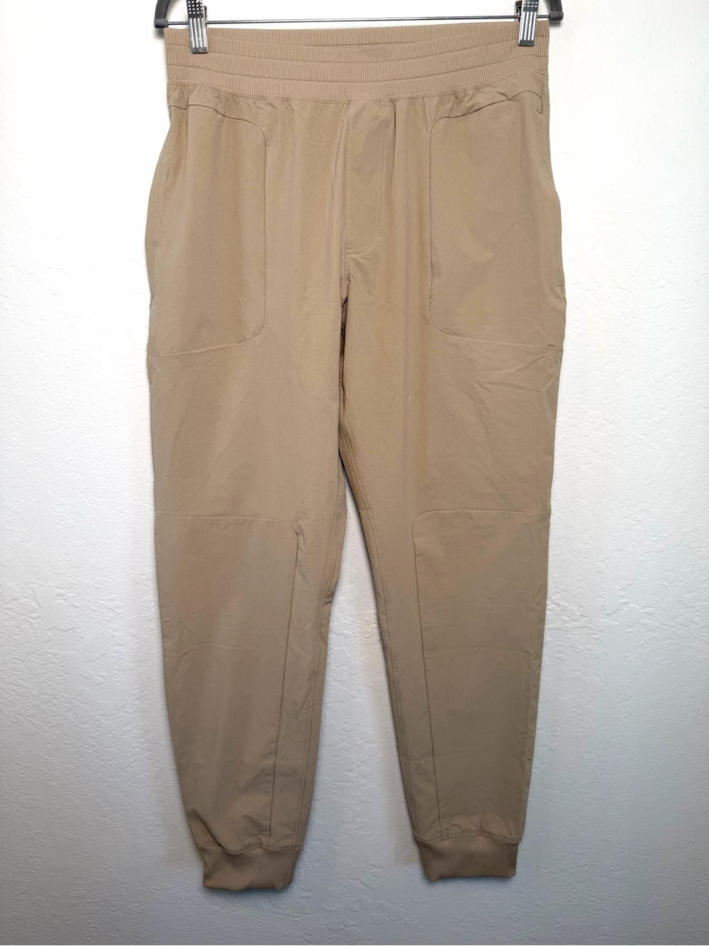 ALO Yoga Pants Men's Medium Beige Co-Op Joggers Athletic Performance Gym